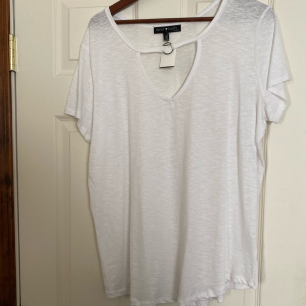 ❗️3/$10❗️Derek heart Plus white tee